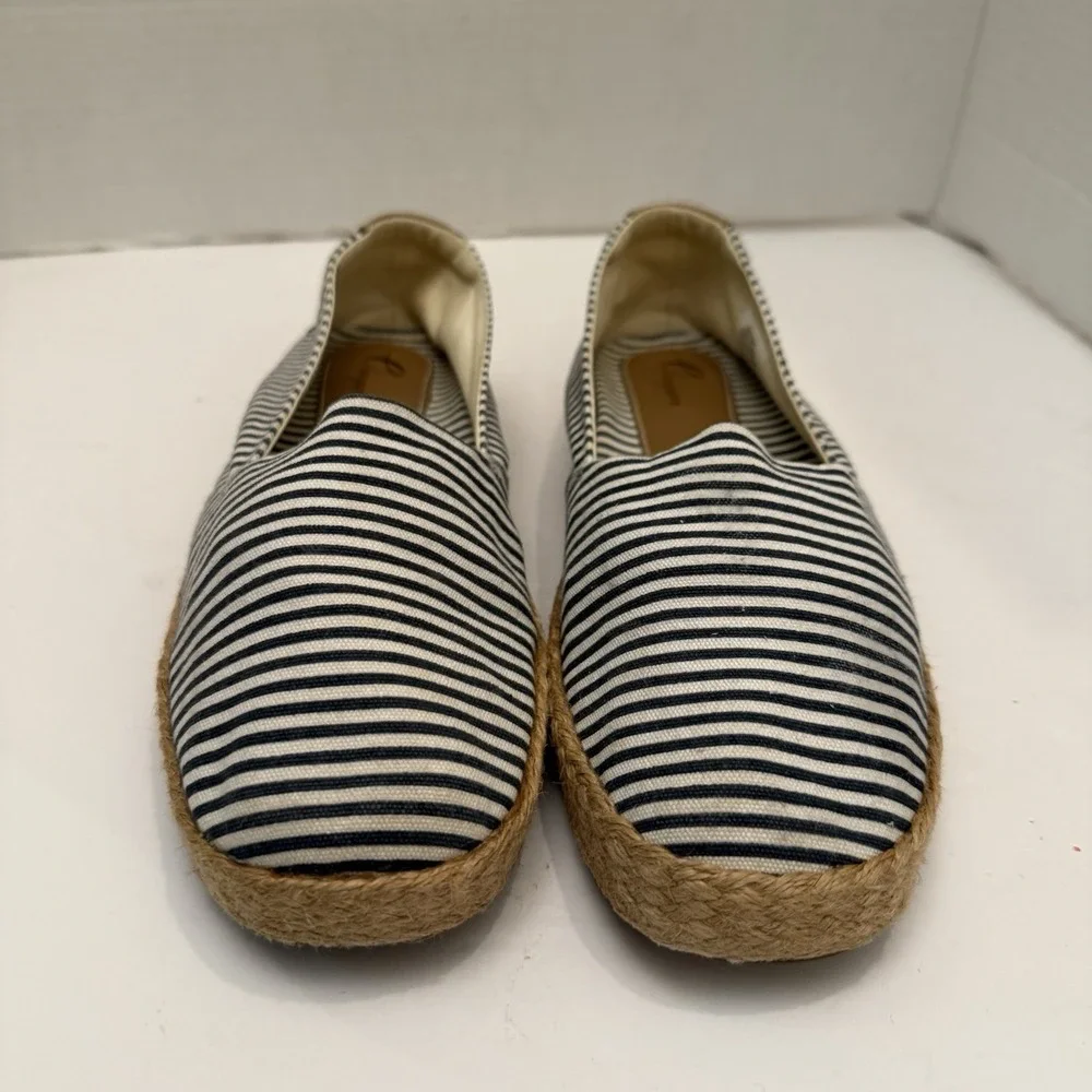 Easy Spirit Cute Canvas Slip Ons Blue And White Stripes‎ Size 8